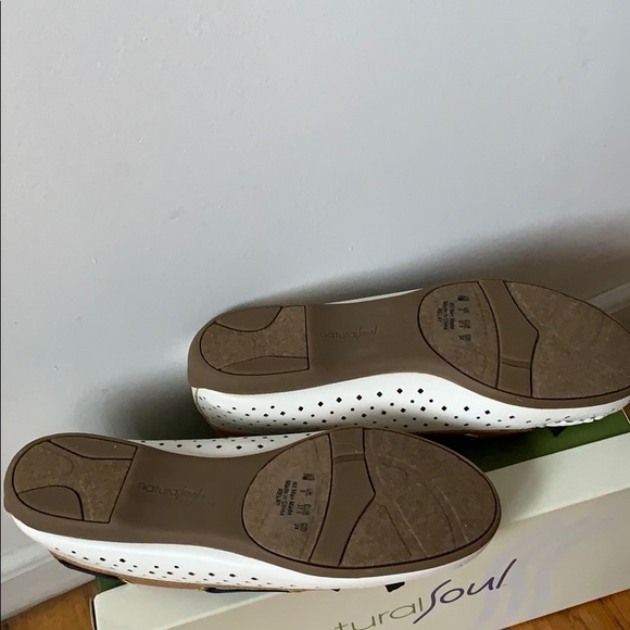 BRAND NEW! Comfortable flats - Picture 3 of 4